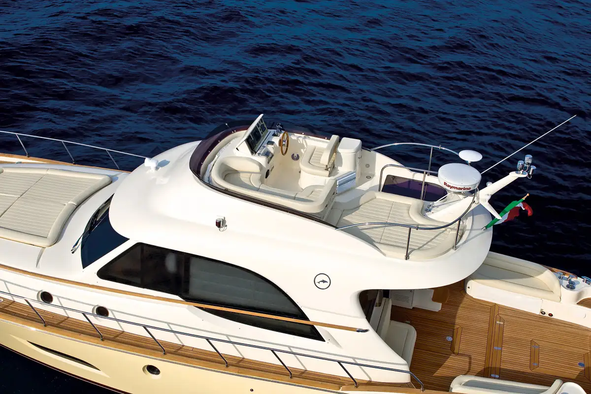 Coral Breeze — 48 ft flybridge yacht for yacht charter in Dubai