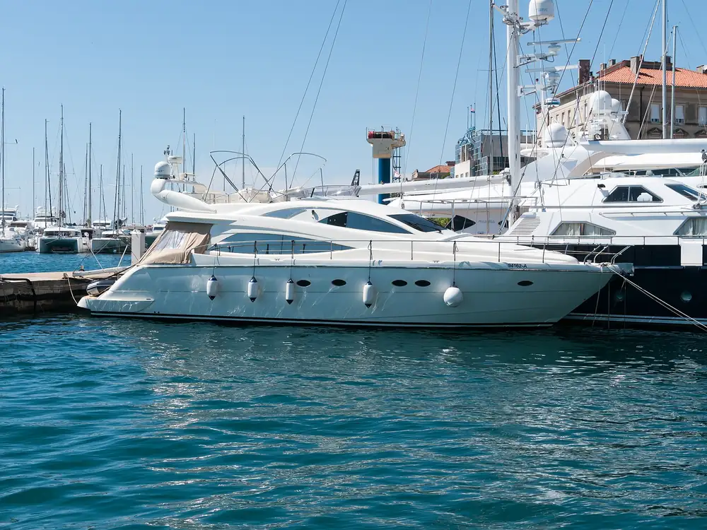 Coral Breeze — 48 ft flybridge yacht in Dubai, view 2