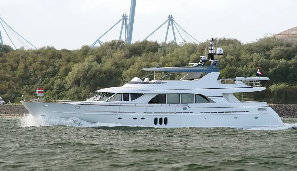 Coral Breeze — 48 ft flybridge yacht in Dubai, view 3