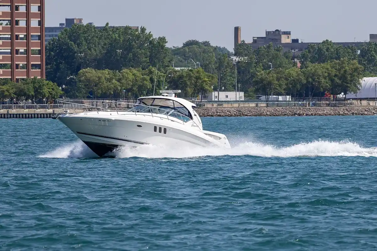 Pearl Runner — 44 ft motor yacht for yacht charter in Dubai