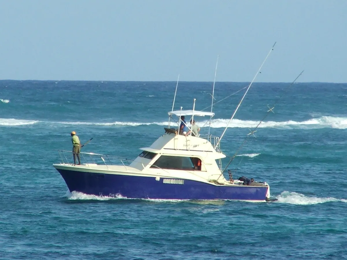 Reel Time — 33 ft fishing boat for yacht charter in Dubai