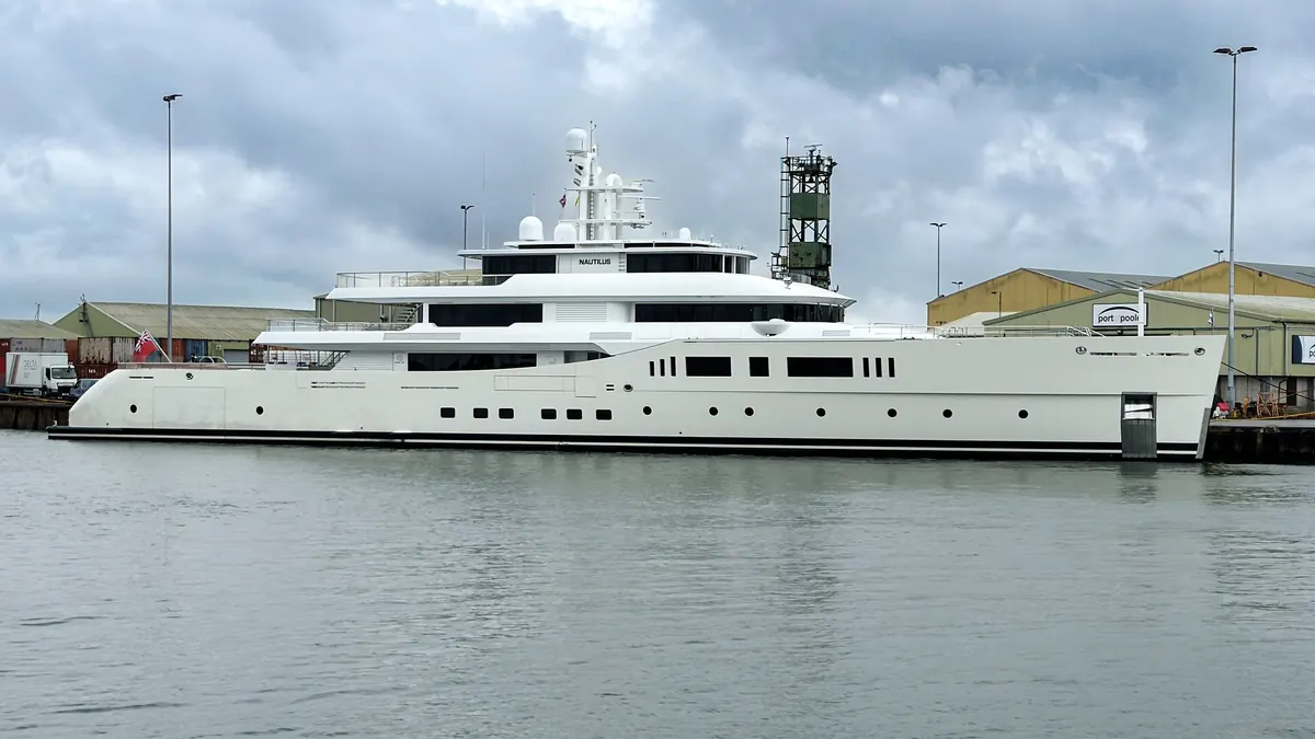 Sovereign Pearl — 101 ft superyacht for yacht charter in Dubai