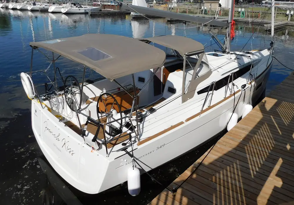 Wind Dancer — 42 ft sailing yacht in Dubai, view 3